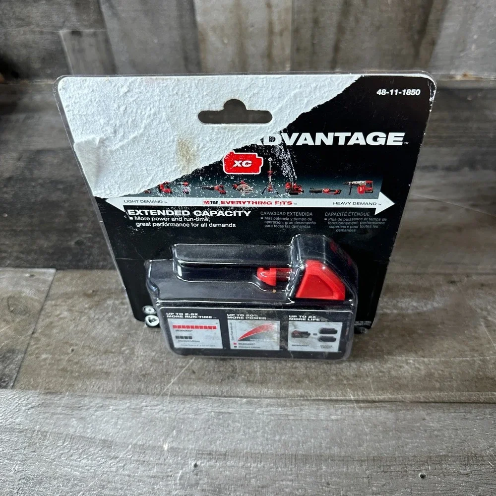 (1) NEW IN PACK Genuine Milwaukee M18 48-11-1850 5.0 AH Battery 18V XC 18 Volt